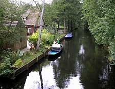 berlin_lehde_riverhouses.jpg